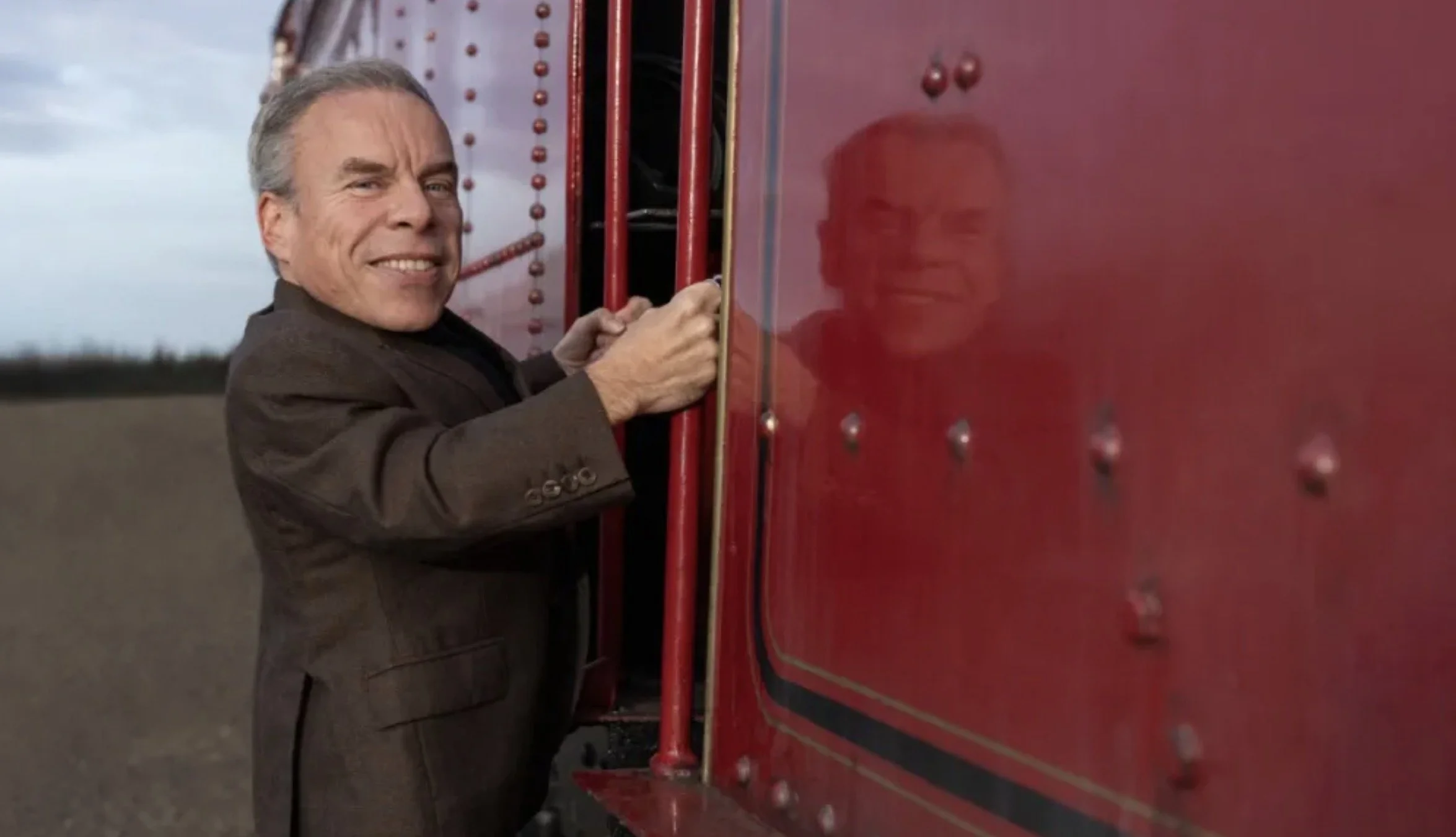 Warwick Davis returns as Professor Flitwick in the Harry Potter series of the HBO